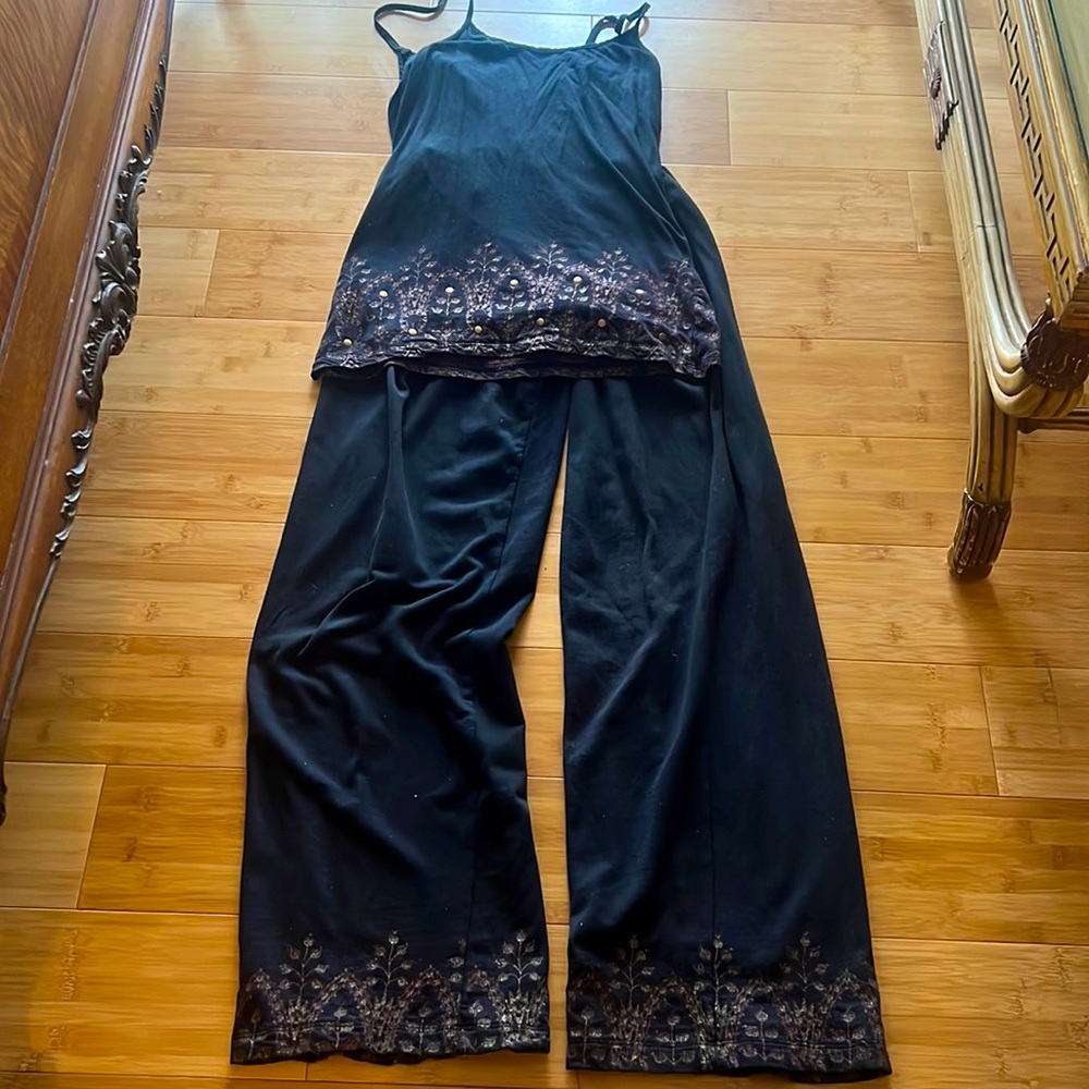 Sweatpants with top